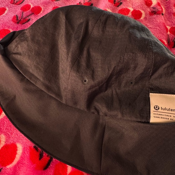 Lululemon Lightweight Bucket Hat - Picture 6 of 6